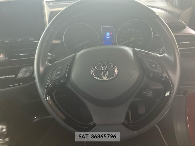 Toyota C-HR 2018-03 8411604-10