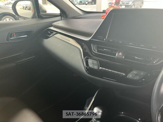 Toyota C-HR 2018-03 8411604-11
