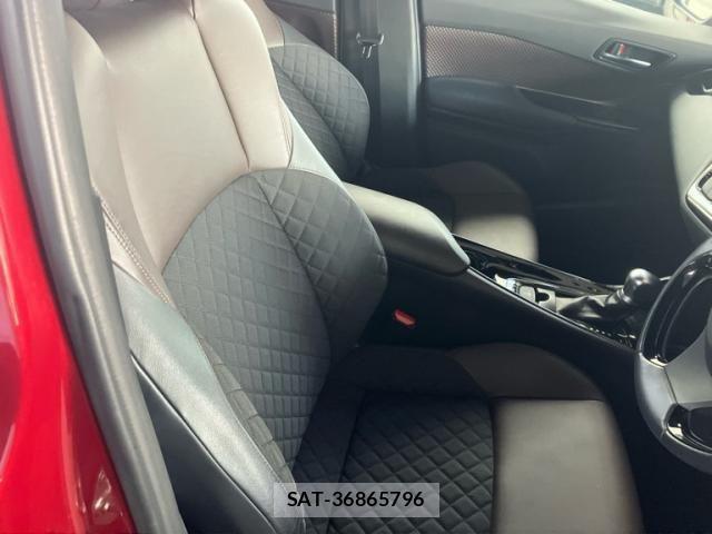 Toyota C-HR 2018-03 8411604-12