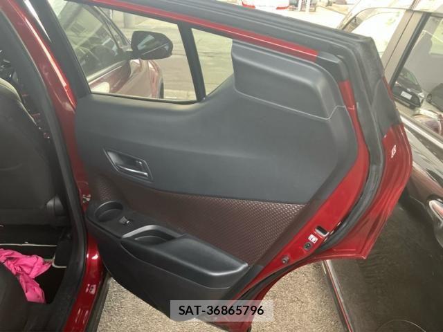 Toyota C-HR 2018-03 8411604-13