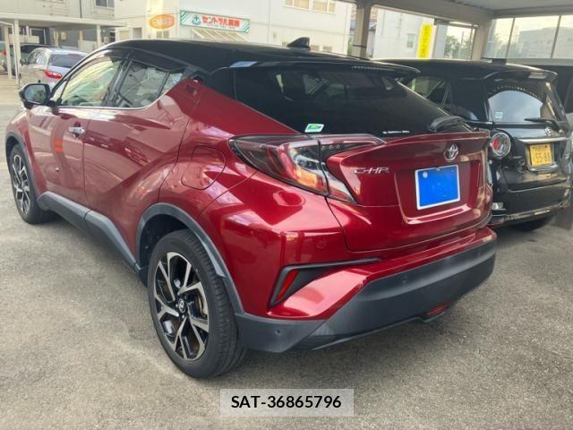 Toyota C-HR 2018-03 8411604-16