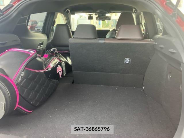 Toyota C-HR 2018-03 8411604-18