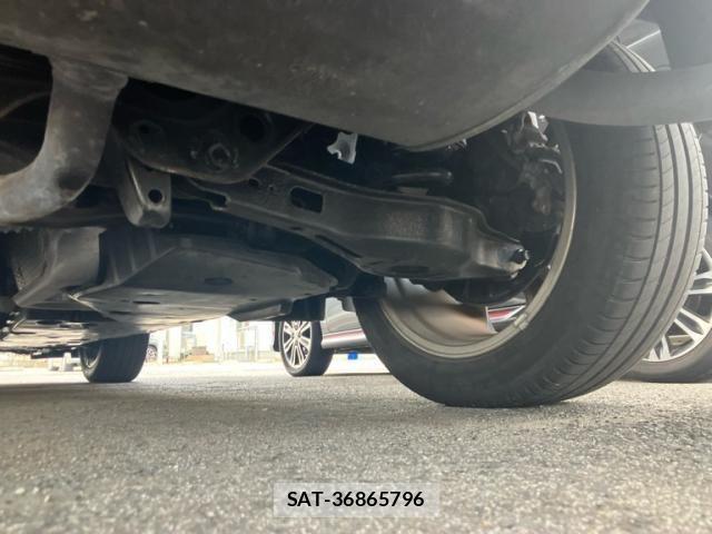Toyota C-HR 2018-03 8411604-21
