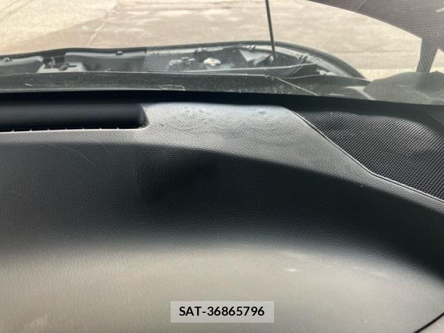 Toyota C-HR 2018-03 8411604-28