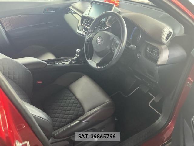Toyota C-HR 2018-03 8411604-8