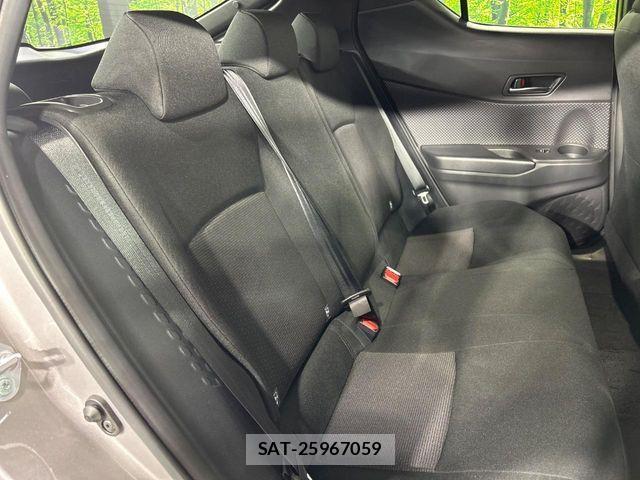 Toyota C-HR 2017-10 8437995-9