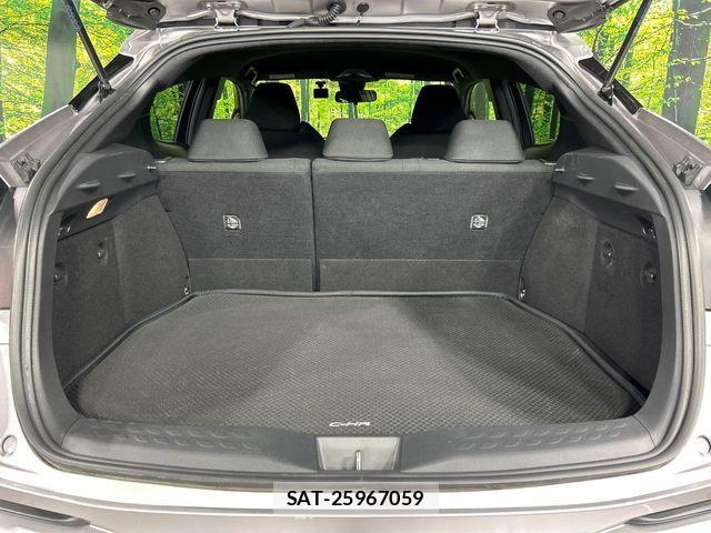 Toyota C-HR 2017-10 8437995-10