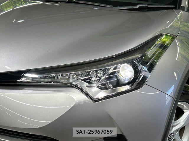Toyota C-HR 2017-10 8437995-11