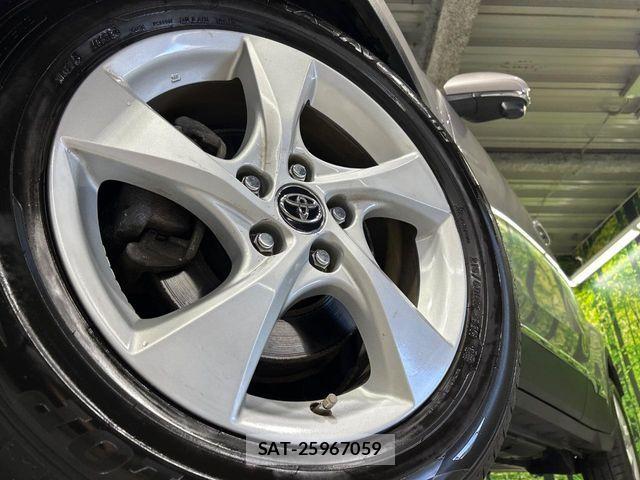 Toyota C-HR 2017-10 8437995-12