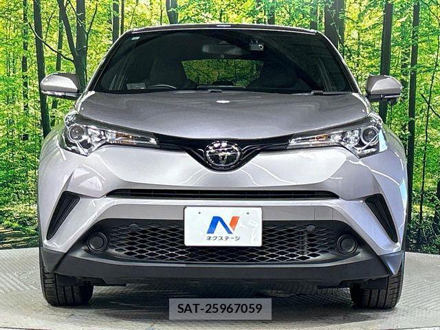 Toyota C-HR 2017-10 8437995-14