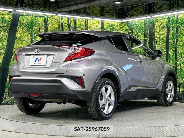 Toyota C-HR 2017-10 8437995-17