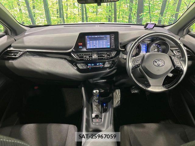 Toyota C-HR 2017-10 8437995-1