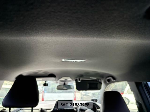 Toyota C-HR 2017-06 8524054-11