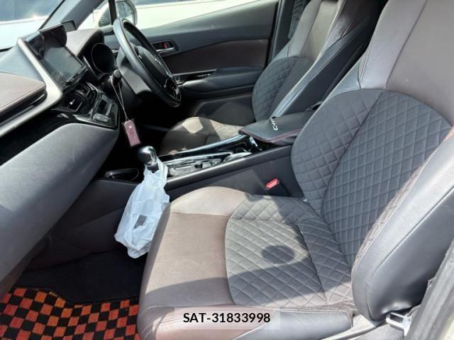 Toyota C-HR 2017-06 8524054-12