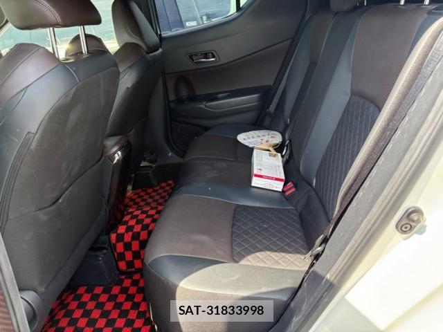 Toyota C-HR 2017-06 8524054-13