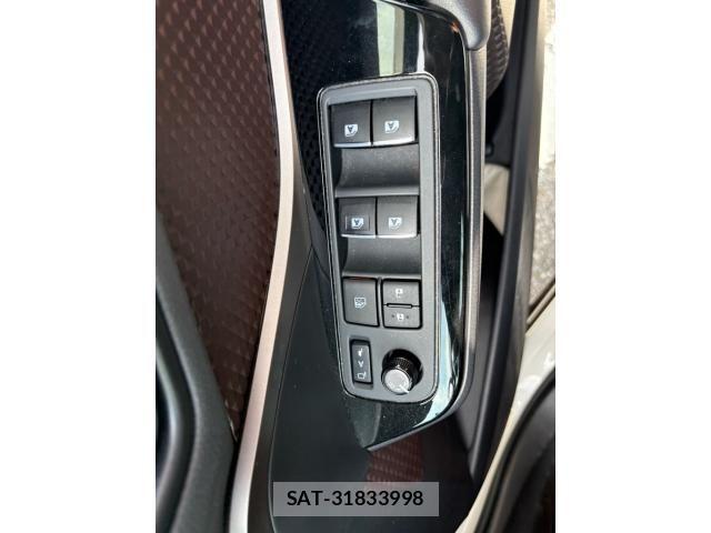 Toyota C-HR 2017-06 8524054-14