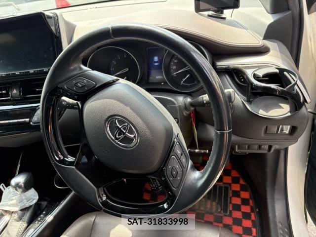 Toyota C-HR 2017-06 8524054-15