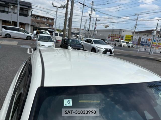 Toyota C-HR 2017-06 8524054-2
