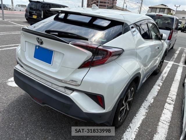 Toyota C-HR 2017-06 8524054-8