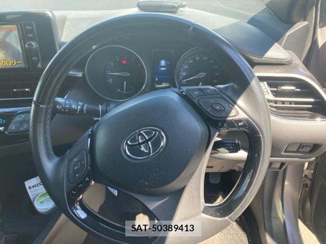 Toyota C-HR 2017-02 8561412-14