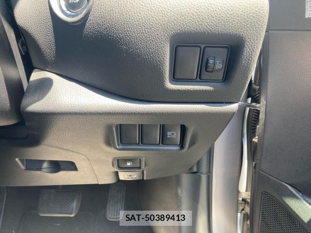 Toyota C-HR 2017-02 8561412-15