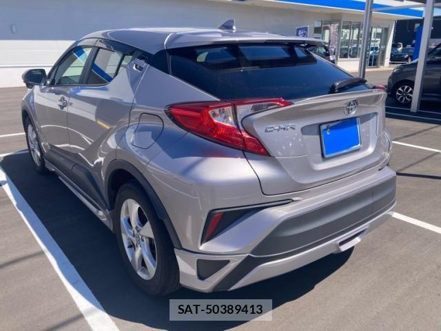 Toyota C-HR 2017-02 8561412-7