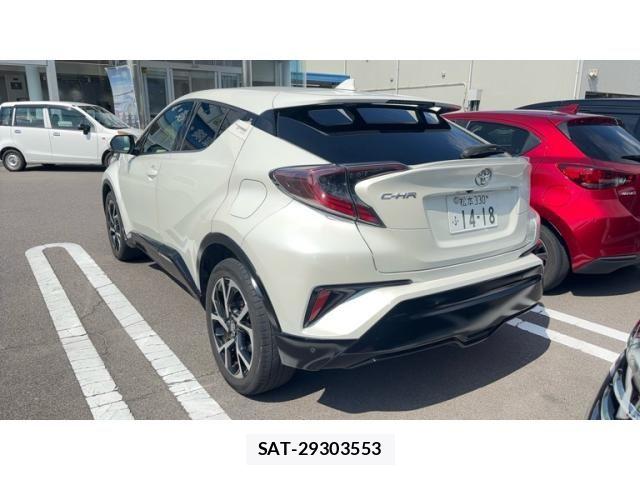 Toyota C-HR 2017-12 8626151-1