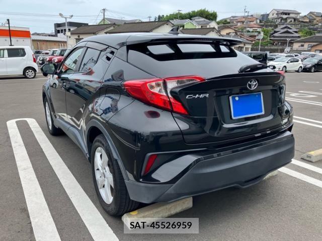 Toyota C-HR 2018-02 8658405-9
