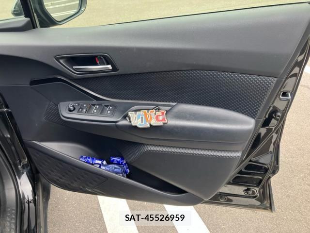 Toyota C-HR 2018-02 8658405-14