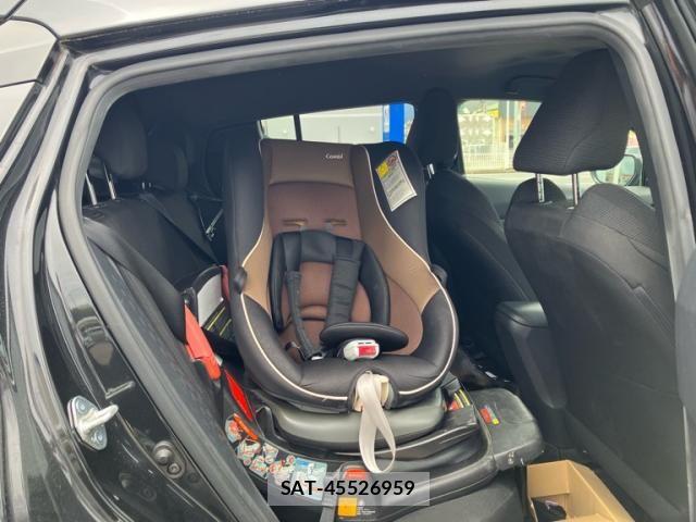 Toyota C-HR 2018-02 8658405-15