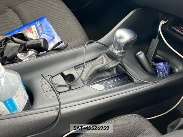 Toyota C-HR 2018-02 8658405-17