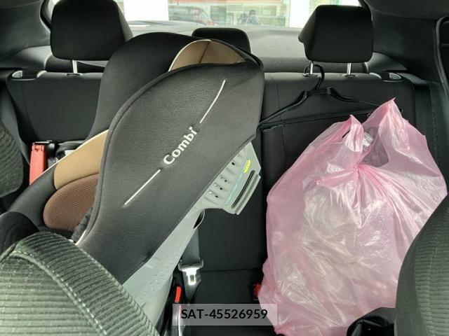 Toyota C-HR 2018-02 8658405-21