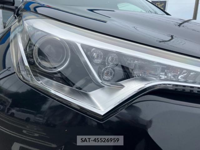 Toyota C-HR 2018-02 8658405-3
