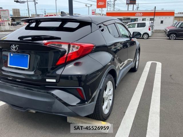 Toyota C-HR 2018-02 8658405-7