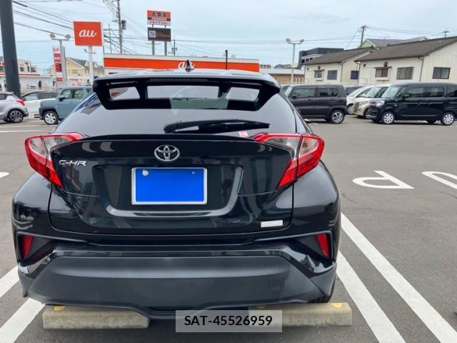 Toyota C-HR 2018-02 8658405-8