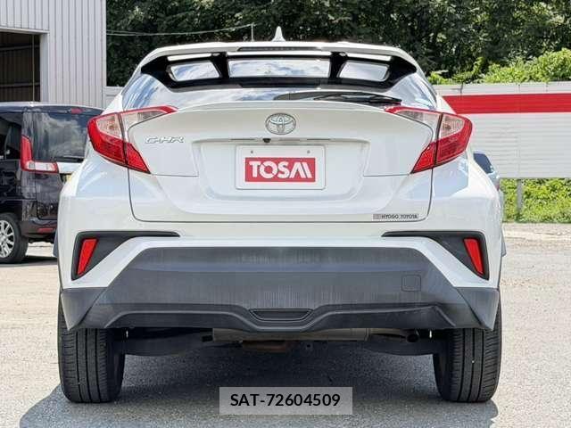 Toyota C-HR 2017-06 8685294-18
