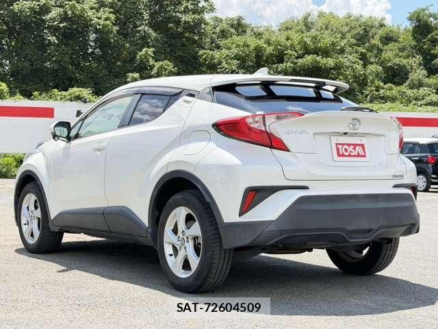 Toyota C-HR 2017-06 8685294-24