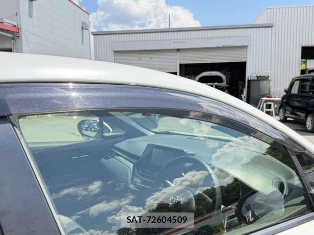 Toyota C-HR 2017-06 8685294-29