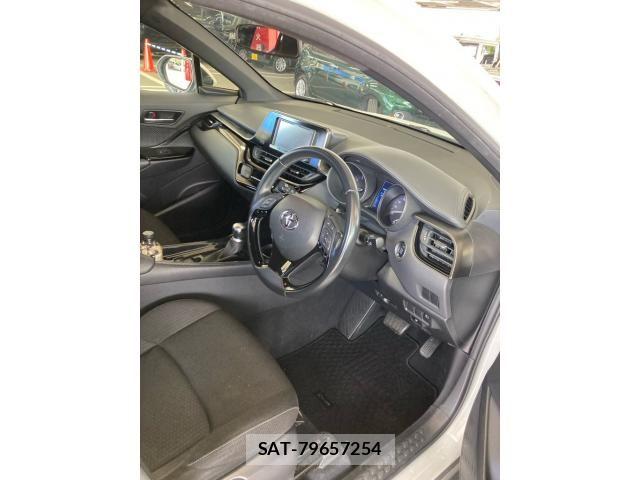 Toyota C-HR 2019-02 8779750-9