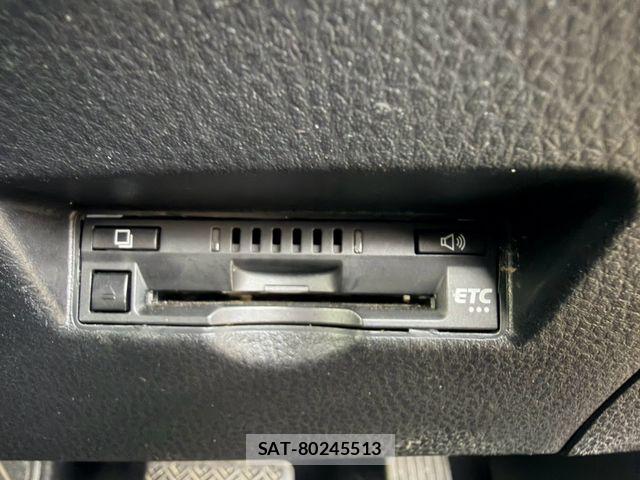Toyota C-HR 2019-03 8828221-24