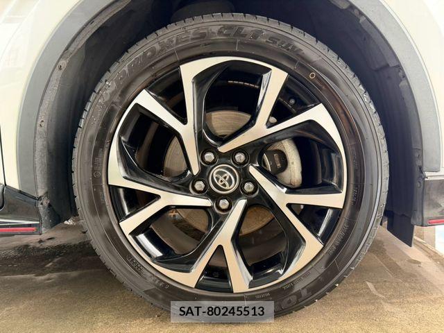 Toyota C-HR 2019-03 8828221-26