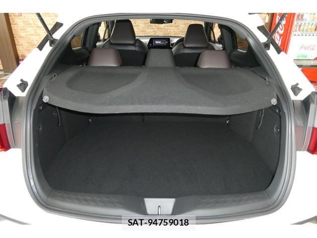 Toyota C-HR 2017-03 8828220-11