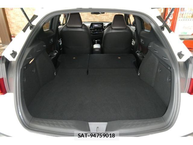 Toyota C-HR 2017-03 8828220-12