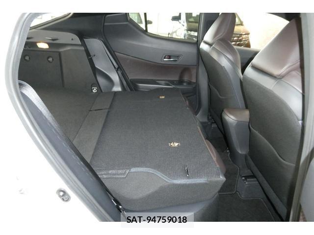 Toyota C-HR 2017-03 8828220-13