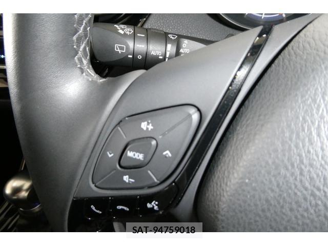 Toyota C-HR 2017-03 8828220-21