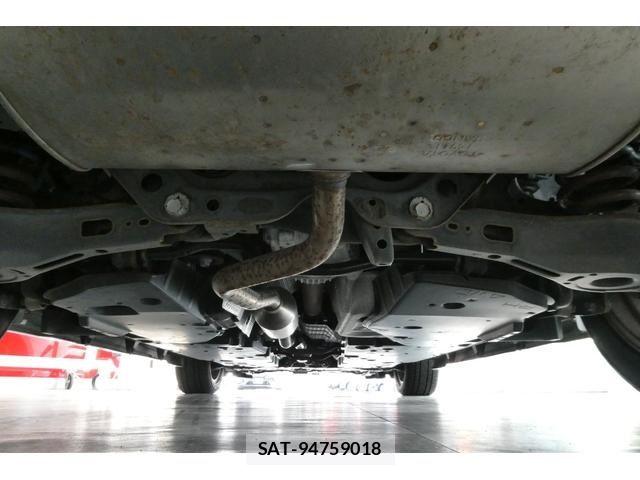 Toyota C-HR 2017-03 8828220-23
