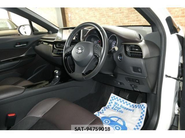 Toyota C-HR 2017-03 8828220-3