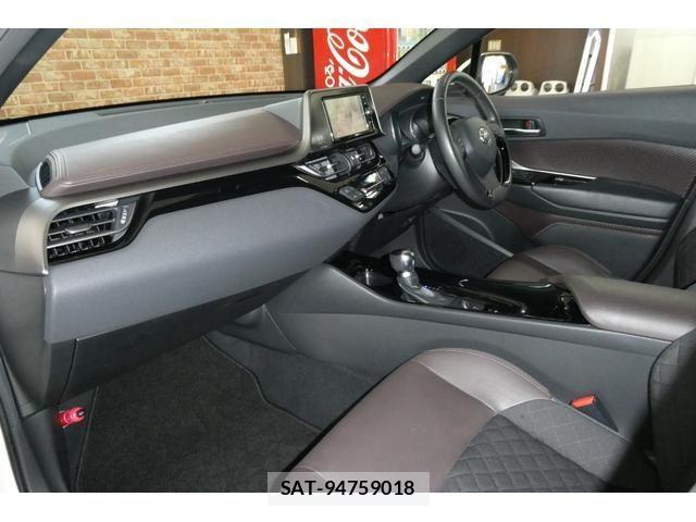Toyota C-HR 2017-03 8828220-5