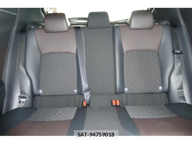 Toyota C-HR 2017-03 8828220-7