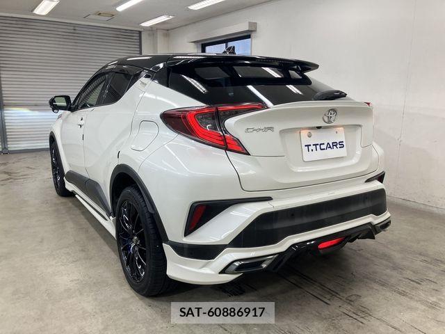 Toyota C-HR 2018-07 8870637-23